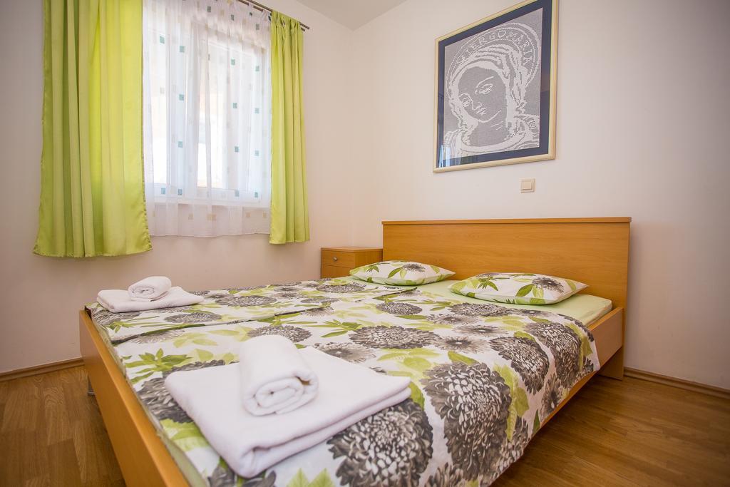 Apartments Mira Kaštela Εξωτερικό φωτογραφία