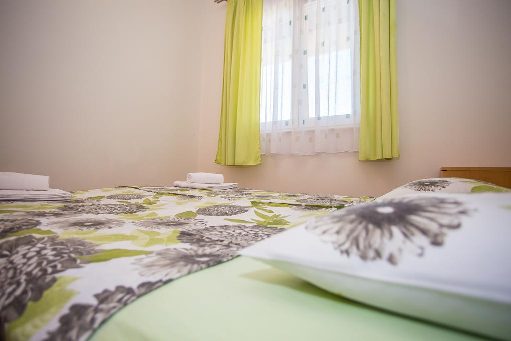 Apartments Mira Kaštela Εξωτερικό φωτογραφία